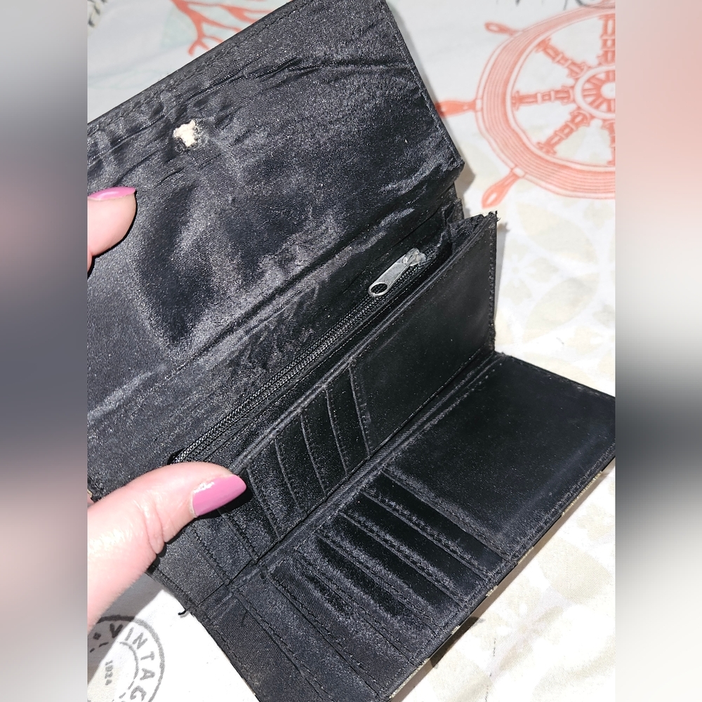 Free Bundle Item- 2 Trifold Wallets - image 7